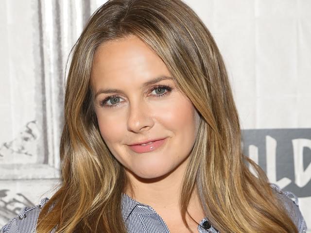 アリシア・シルバーストーン、Netflixドラマ「ベビー・シッターズ・クラブ」に出演