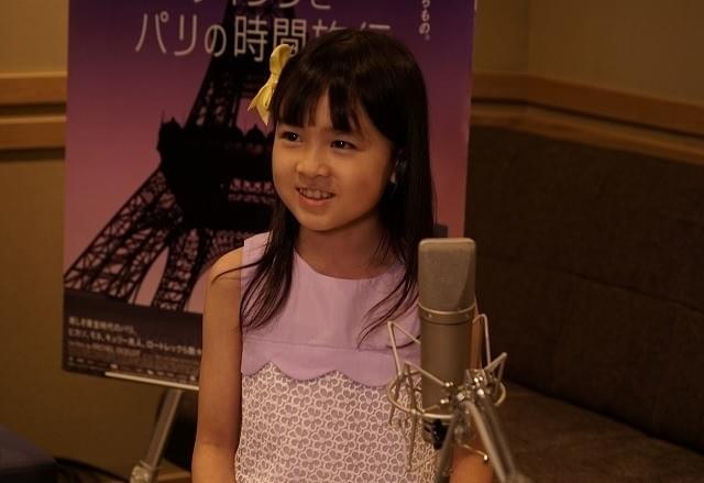 ミッシェル・オスロ監督が作詞を手掛けた楽曲「太陽と雨」を熱唱！