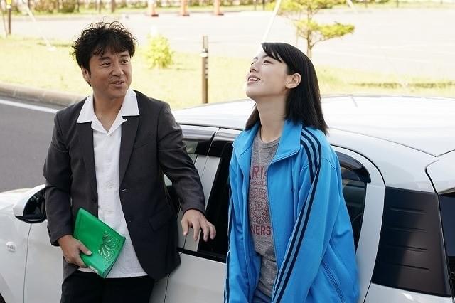 三吉彩花＆ムロツヨシが美声でデュエット！「ダンスウィズミー」歌唱シーン公開