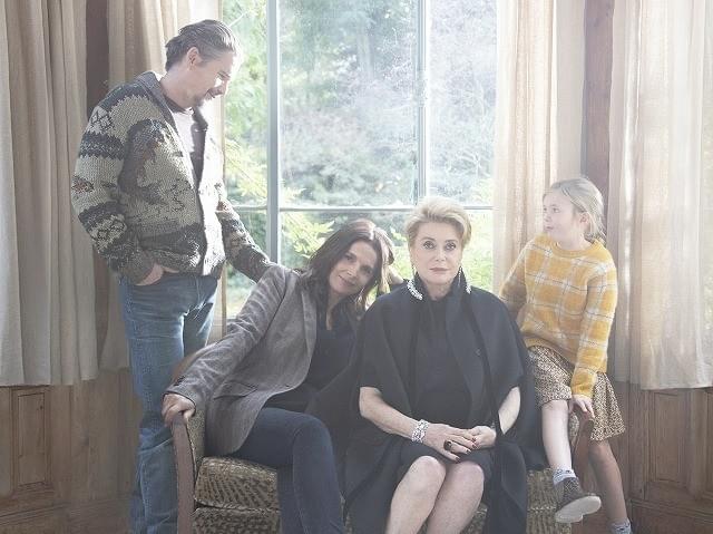 “母”C・ドヌーブ＆“娘”J・ビノシュの対立――是枝裕和監督作「真実」特報完成