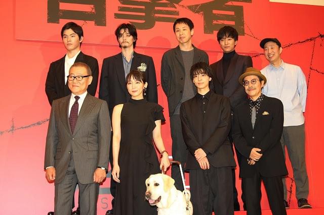 盲目の元警察官役で新境地を開いた吉岡里帆 高杉真宙が嫉妬した盲導犬との再会に大喜び