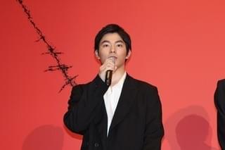 盲目の元警察官役で新境地を開いた吉岡里帆 高杉真宙が嫉妬した盲導犬との再会に大喜び