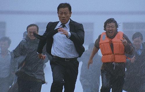 市長がウルトラ級に活躍する「超強台風」