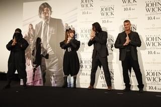 来日中のキアヌ・リーブス、忍者と一緒に「ジョン・ウィック」最新作のヒット祈願