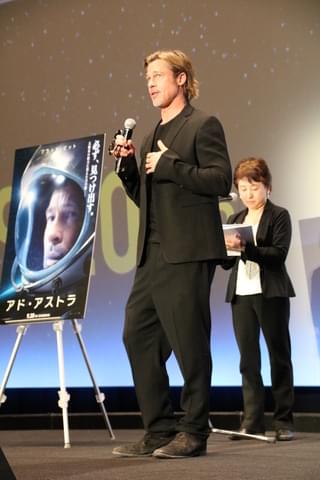 ブラピ、仕事以外での来日を熱望 「アド・アストラ」プレミアで笑顔