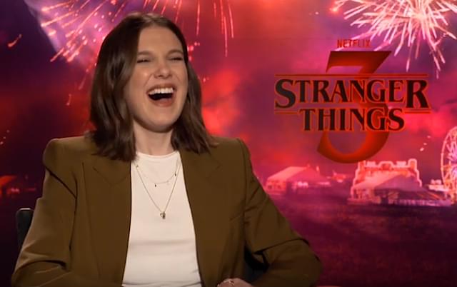 取材中チャーミングな笑顔を見せる ミリー・ボビー・ブラウン