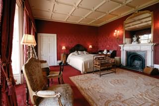 「ダウントン・アビー」ロケ地の英ハイクレア城に1組2名限定で宿泊！ Airbnb驚きのプラン発表