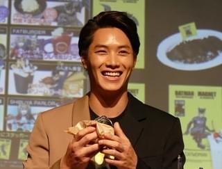 バットマンよ、永久に―― 生誕80周年祝し渋谷でバットシグナル点灯！