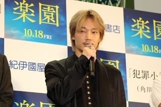 綾野剛、吉田修一原作「逃亡小説集」映画化熱望！ 吉田氏＆瀬々敬久監督に直談判