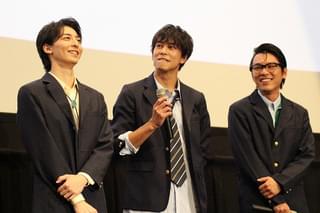 高杉真宙＆佐野岳「仮面ライダー」以来の“制服共演”に大照れ！ 人狼ゲームでの役づくり裏話も