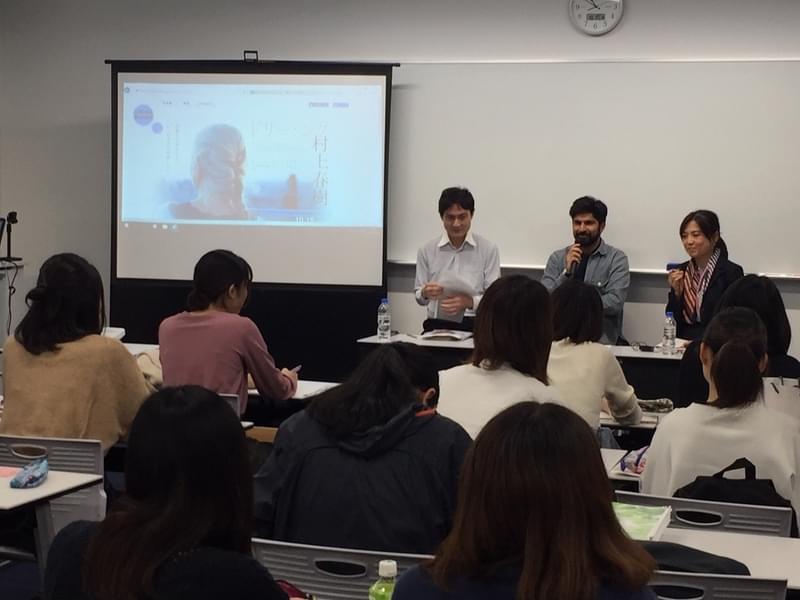 村上春樹作品の翻訳者を追うドキュメンタリー監督が来日 大学で特別講義