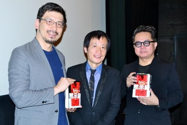 裏話で盛り上がった奥山和由氏（中央）ら