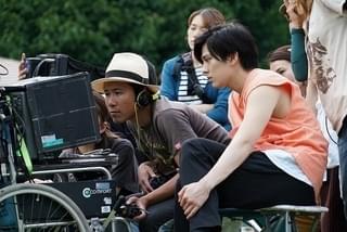 新田真剣佑＆北村匠海がボーカル＆ギター演奏で挑んだ音楽フェスシーン！ W主演作、メイキング写真