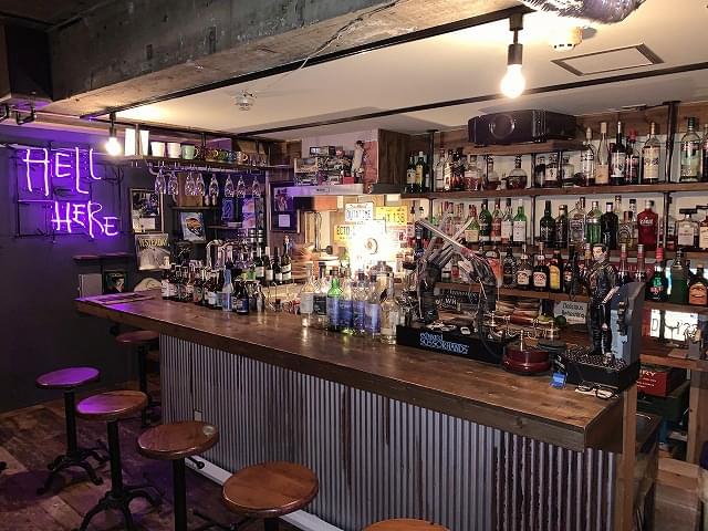 【映画食べ歩き日記】高円寺「Cafe & Bar BIG FISH」 圧巻の映像＆音響システムを備える、映画ファンの秘密基地