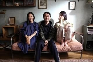 「Daughters」クランクアップ！ 三吉彩花＆阿部純子が構築した唯一無二の関係性とは