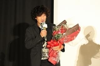 北村匠海、“お兄ちゃん”と慕う山崎まさよしからの誕生日プレゼントはギター！