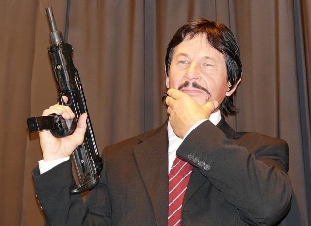 チャールズ・ブロンソンそっくり新人俳優が初来日、舞台挨拶で「うーん、マンダム」？