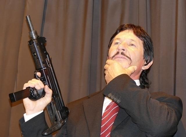 チャールズ・ブロンソンそっくり新人俳優が初来日、舞台挨拶で「うーん、マンダム」？