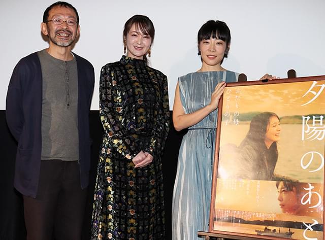 舞台挨拶に立った（左から）越川道夫監督、 貫地谷しほり、山田真歩