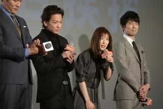 佐藤健「家族は未知の存在であり憧れ」 鈴木亮平＆松岡茉優が家族への思い吐露