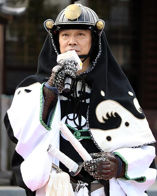 堤真一、大石内蔵助を墓参し「決算！忠臣蔵」ヒット祈願も「申し訳ありませんでした」