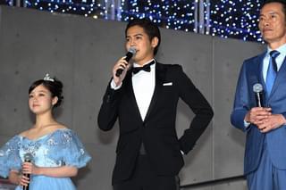 片寄涼太、橋本環奈を華麗にエスコート！サプライズ登場「GENERATIONS」の暴走には大慌て