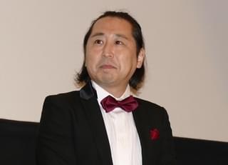 間宮祥太朗、左足骨折で松葉杖登壇「殺さない彼と死なない彼女と“折れてる僕”」と自虐