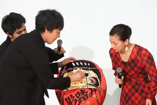 山崎まさよし似のダルマに本人は苦笑い「鼻がでかいな」