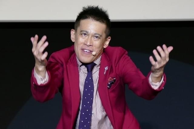 柳沢慎吾が「ひとりシャイニング」披露！ 237号室の老婆を熱演し、汗だく