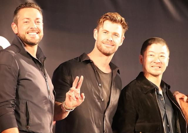 【東京コミコン2019】クリス・ヘムズワースがムジョルニアで鏡割り！“ウォリアーズ・スリー”が勢揃い