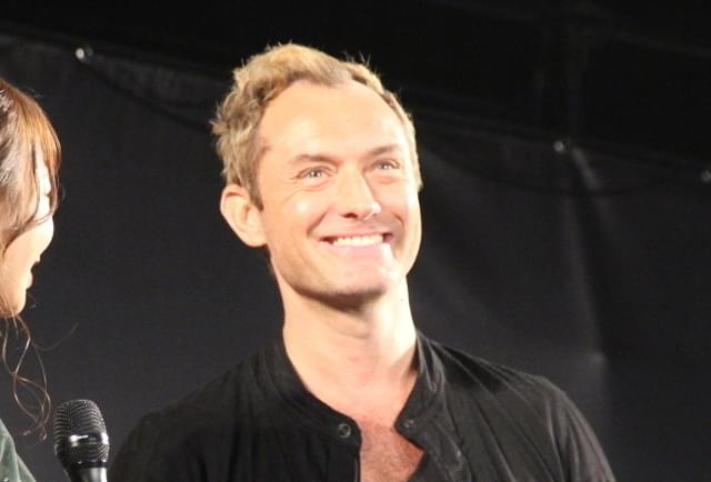 登壇したジュード・ロウ