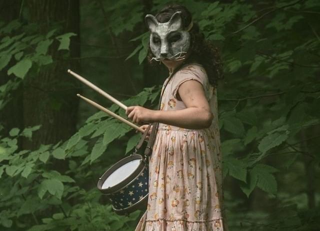 凶暴化した猫、豹変した娘…S・キング原作の“禁忌”ホラー「ペット・セメタリー」予告公開