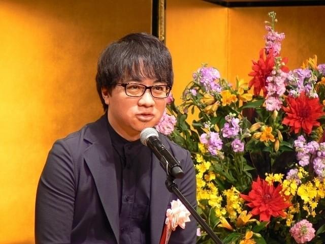 特別功労章を受章した新海誠監督