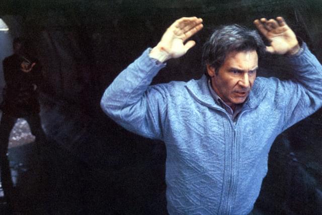 ブライアン・タッカーが脚本を執筆中