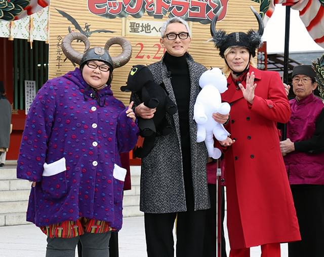 悪役グリメルの声を担当した松重豊(中央)