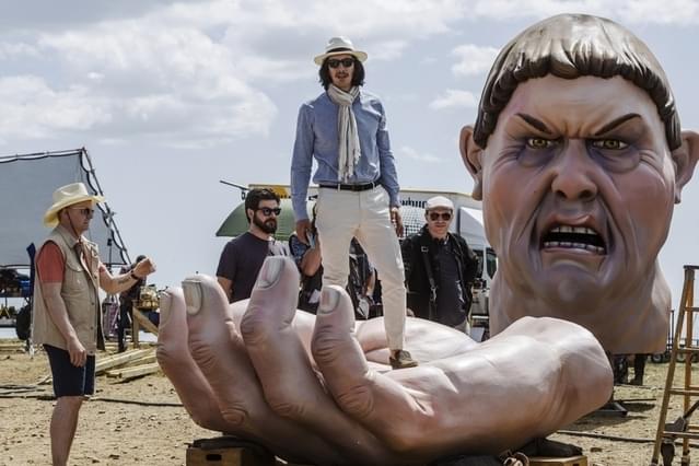 独創的な世界観が垣間見える場面写真も公開