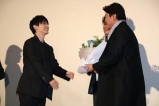 吉沢亮、ポン・ジュノ監督からイケメンぶりいじられ笑顔