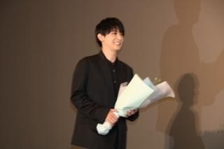 吉沢亮、ポン・ジュノ監督からイケメンぶりいじられ笑顔