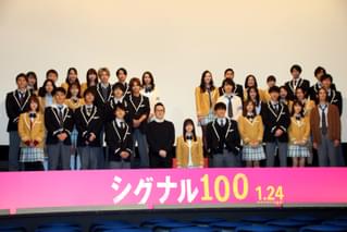 橋本環奈の座長ぶりを小関裕太が絶賛「初日から生徒全員の名前を覚えていた」