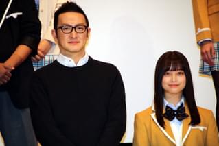 橋本環奈の座長ぶりを小関裕太が絶賛「初日から生徒全員の名前を覚えていた」