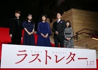 福山雅治「ラストレター」レッドカーペットに登場！六本木の予期せぬ寒さに苦笑い