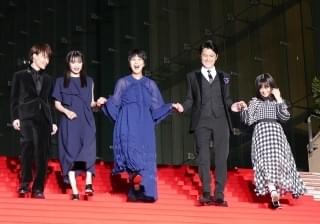 福山雅治「ラストレター」レッドカーペットに登場！六本木の予期せぬ寒さに苦笑い