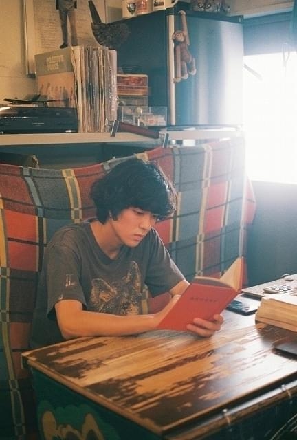 若葉竜也は下北沢の古着屋で働く青年を演じる