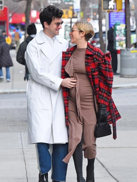 クロエ・セビニー、第1子妊娠