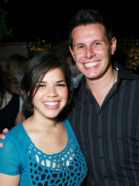 悲痛のコメントを発表したアメリカ・フェレ―ラ(左)とともに