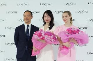 アマンダ・セイフライド＆戸田恵梨香が美の競演！「ランコム」新製品発表会