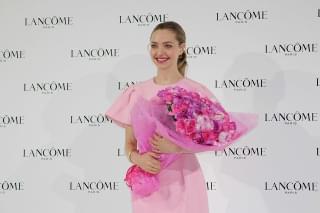 アマンダ・セイフライド＆戸田恵梨香が美の競演！「ランコム」新製品発表会