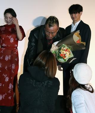 長渕剛、主演映画「太陽の家」舞台挨拶で急性腎盂腎炎から復帰「全快しました」