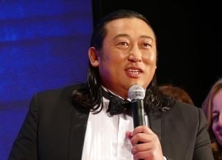 アカデミー賞監督のトム・フーパーが来日、「キャッツ」日本語吹き替え版を許可した理由は？