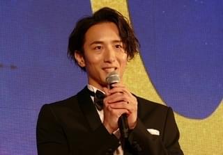 アカデミー賞監督のトム・フーパーが来日、「キャッツ」日本語吹き替え版を許可した理由は？